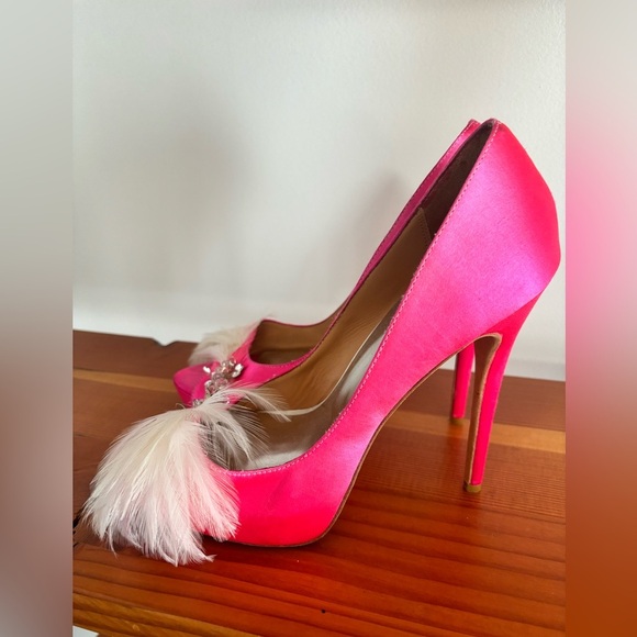 Badgley Mischka Hot Pink Feather Stiletto Heels women’s size 9 - Picture 10 of 11